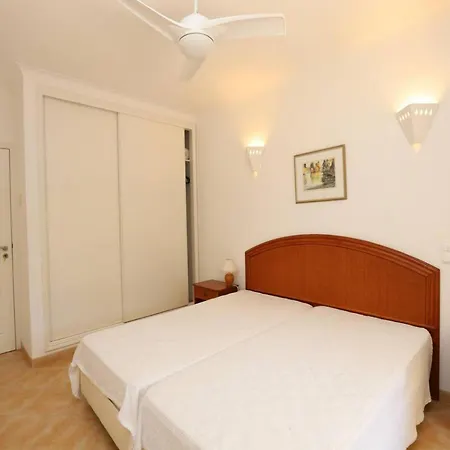 Peaceful 8 Bed Villa Sea Views Beautiful Garden *
